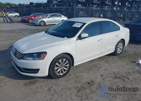 2015 Volkswagen Passat 1.8T Wolfsburg Edition z USA, uszkodzony, nr VIN 1VWAT7A33FC018221
